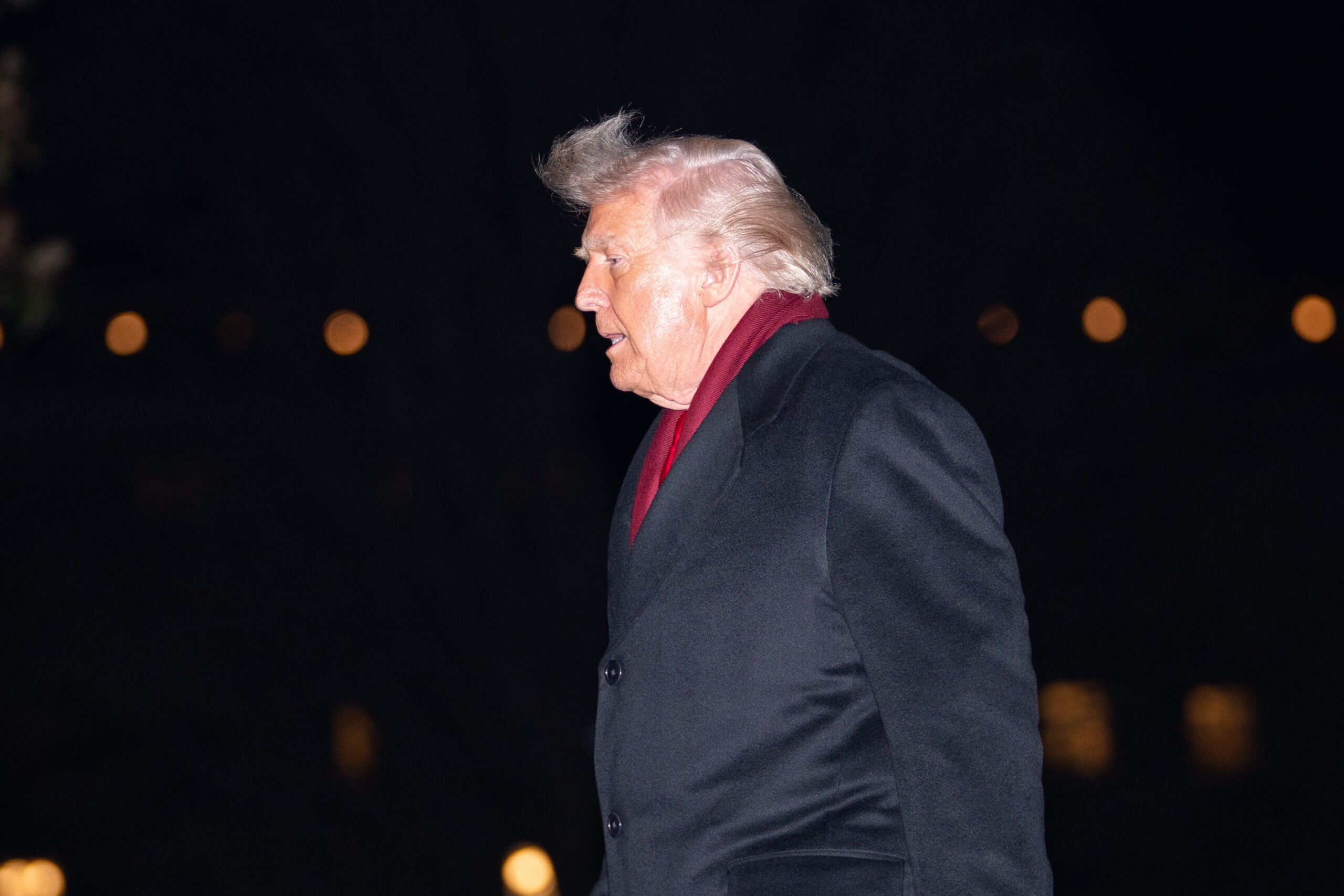 trump-talks-ukraine-peace-deal-with-macron,-merz-and-starmer