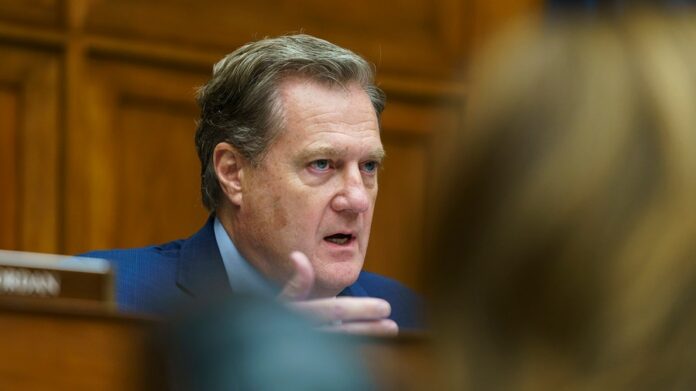 former-house-intelligence-chair:-trump-administration-has-not-communicated-with-congress-on-venezuela-goals