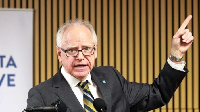 walz-says-he-won’t-resign-amid-scandal,-slams-trump