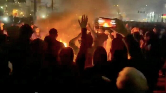 trump-administration-to-us-citizens:-leave-iran-now