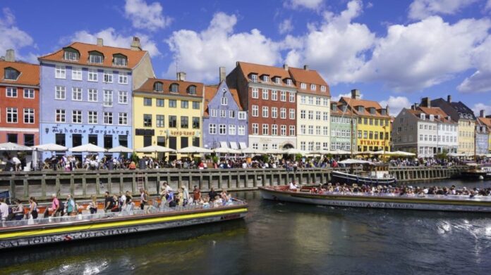 gop,-democratic-lawmakers-to-travel-to-denmark-to-discuss-greenland