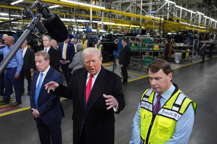 uaw-defends-union-member-who-heckled-trump-at-detroit-factory