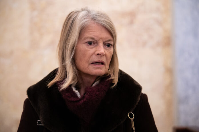 murkowski,-shaheen-call-for-congress-to-rein-in-trump