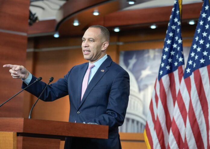 jeffries-slams-stephen-miller-as-‘hateful-bigot’-and-‘architect’-of-dhs-‘brutality’