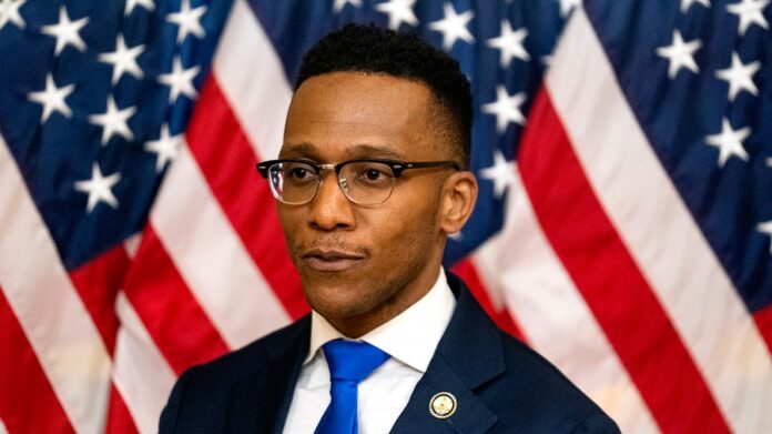 texas-democrat-sworn-in-to-house,-shrinking-gop-margin-to-1-vote