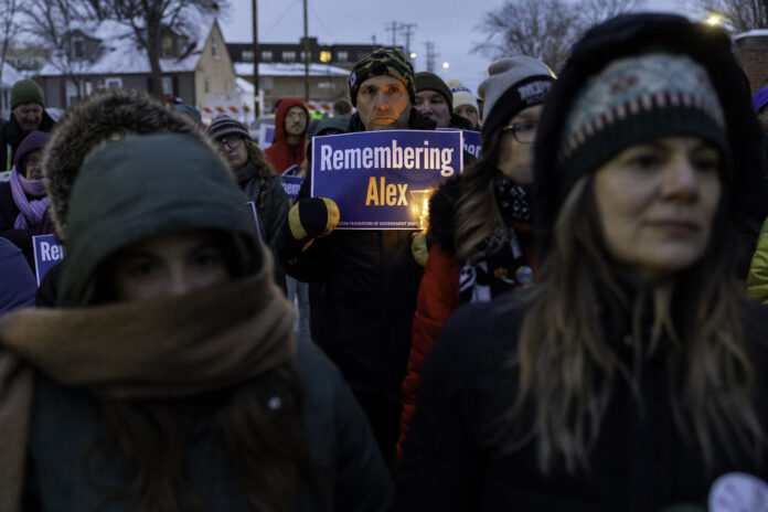 majority-of-voters-don’t-trust-trump-admin’s-account-of-alex-pretti-killing,-poll-finds