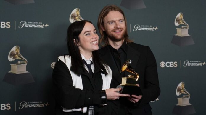 republican-senator-suggests-billie-eilish-should-forfeit-her-grammy-over-ice-remarks