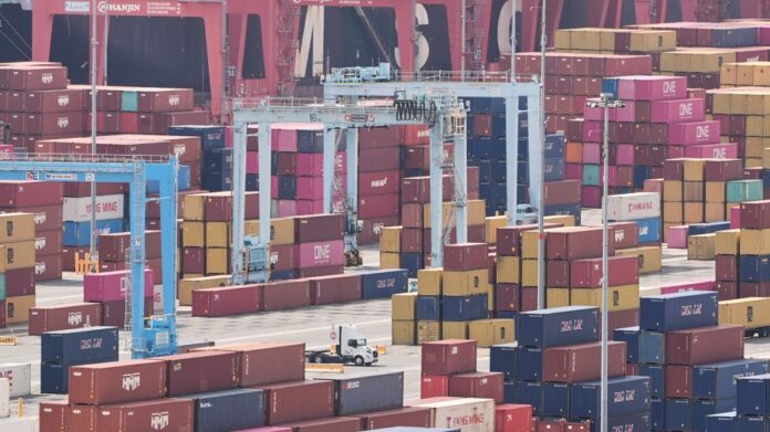 new-details emerge on-trump-tariff-refunds