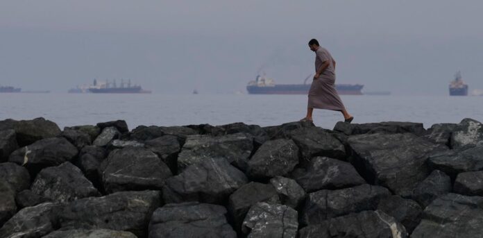 as-war-raises-oil-prices,-households-pay-while-energy-companies-profit