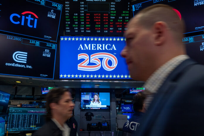 us’s-new-‘brand-ambassador’:-a-hooters-loving,-‘alpha-male’-trump-nominee