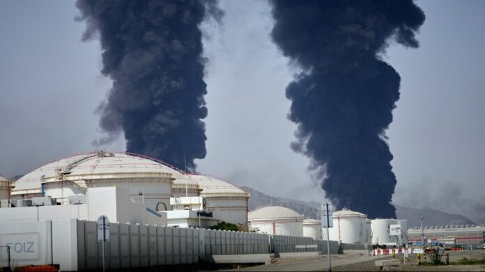 iranian-officials-show-defiance-amid-talk-of-negotiations