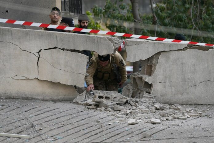 the-latest:-iran-fires-a-dozen-missile-salvos-at-israel-as-trump-insists-talks-are-progressing