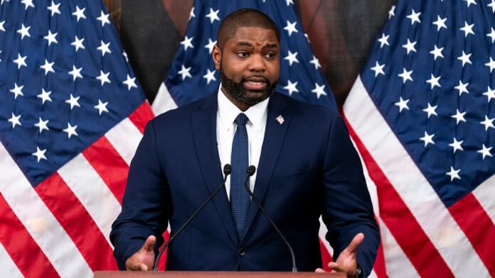 donalds-dominates-florida-gop-gubernatorial-race:-poll