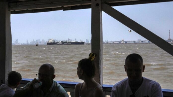 trump-says-he’s-considering-‘joint-venture’-with-iran-for-strait-of-hormuz-tolls