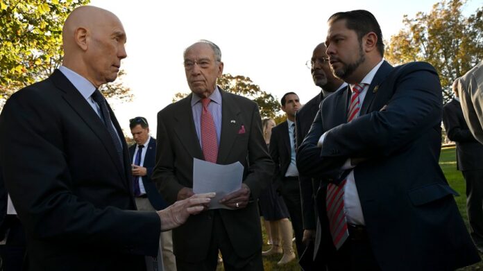 bipartisan-senators-unveil-bill-pushing-back-on-trump-easing-russia-oil-sanctions