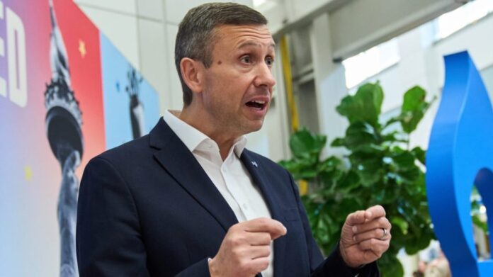 dnc-chair-on-trump-‘trying-to-hold-onto-power’-ahead-of-midterms:-‘we’re-planning-for-everything’