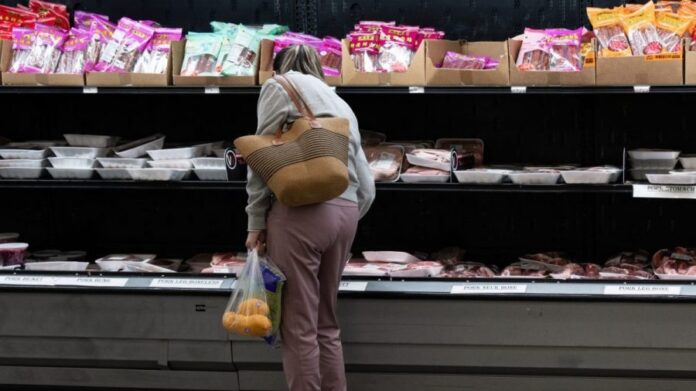 consumer-sentiment-slips-to-record-low:-survey