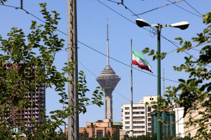 us-says-it-launched-‘self-defense-strikes’-in-iran-as-peace-negotiations-drag-on
