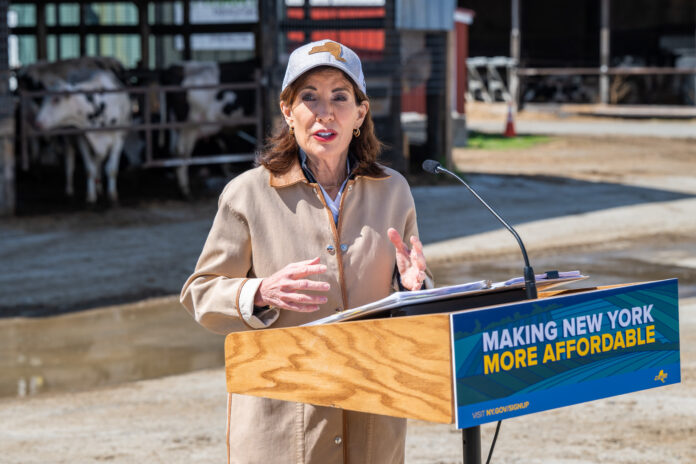 hochul-says-she’s-cut-a-budget-deal-to-confront-costs-and-trump
