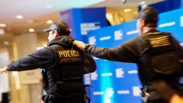 democrat,-republican-team-up-on-bill-to-remove-secret-service-from-dhs