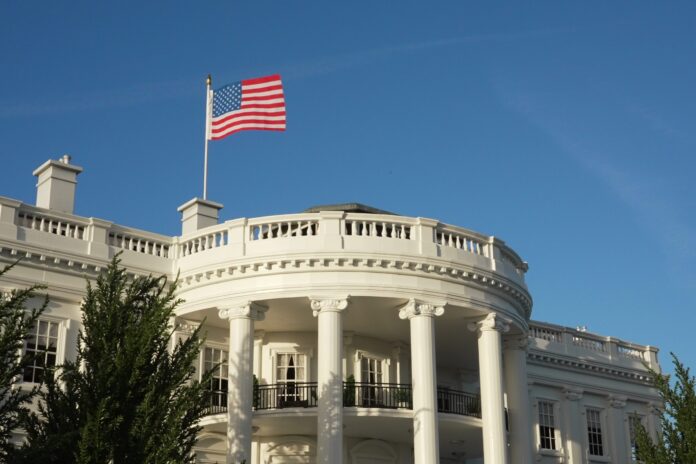 president-trump-issues-executive-order-on-fintech-innovation,-while-frb-proposes-payment-accounts