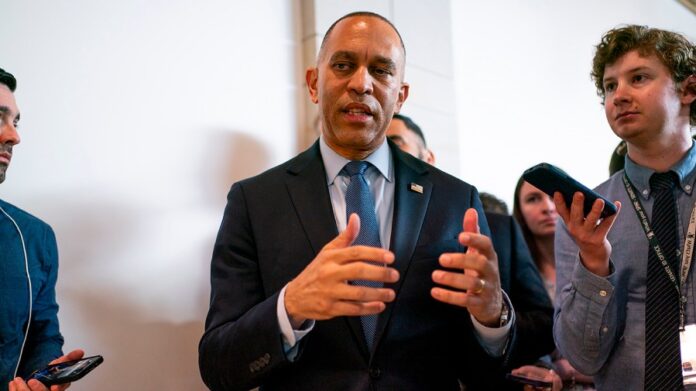 jeffries-warns-that-pulte-leading-dni-threatens-fisa-reauthorization:-‘deeply-dangerous’