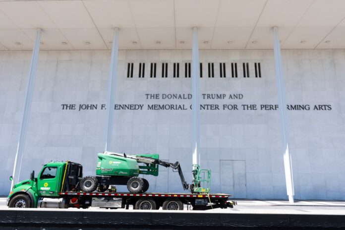kennedy-center-memo-directs-staffers-to-remove-trump’s-name-from-the-arts-center