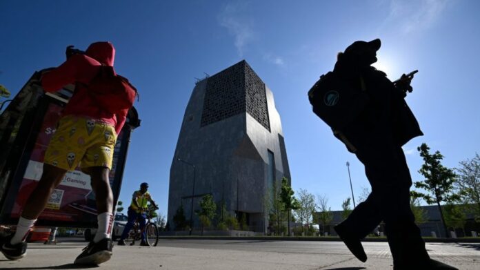 trump-invited-to-tour-obama-center-after-calling-it-a-‘disaster’