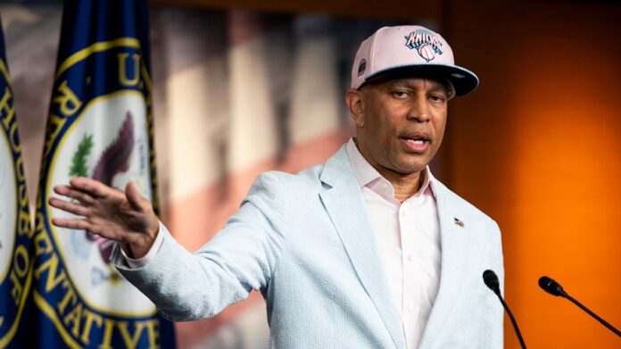 jeffries-says-he-won’t-back-fisa-until-pulte-is-removed-by-trump-as-acting-dni