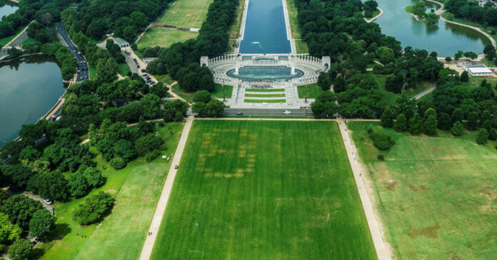 national-mall-grass-vandalized-with-’86-47’-stains
