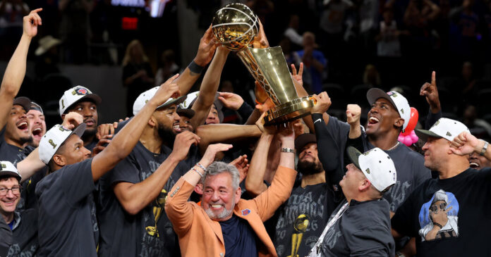 knicks-accept-a-white-house-invitation-to-celebrate-title,-owner-says