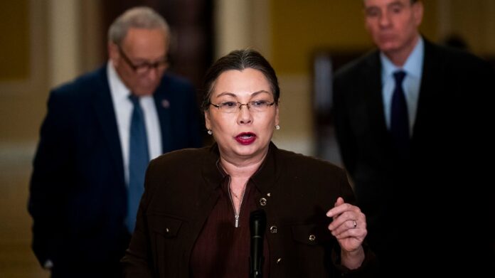 top-senate-democrat-calls-on-faa-to-reject-white-house-arch-approval-pressure