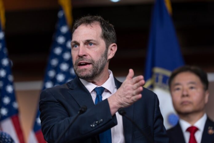 democrats-rail-against-corruption-after-trump-financial-disclosure