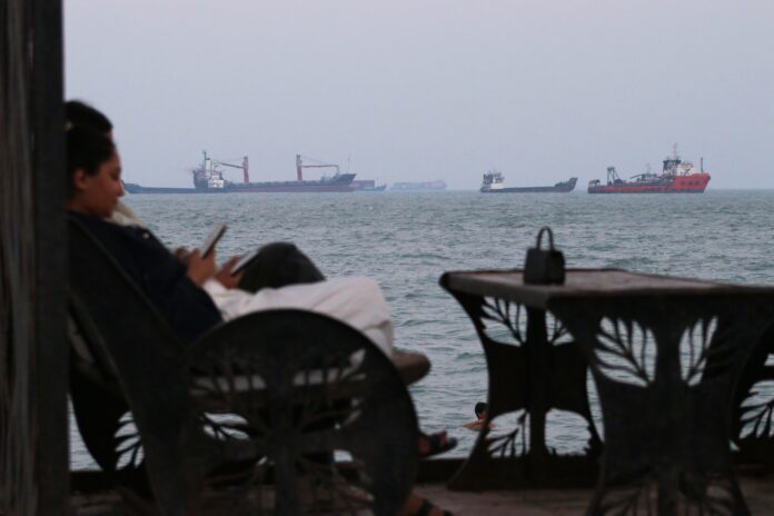 trump-backtracks-on-plan-to-charge-20-percent-fee-for-ships-traveling-through-strait-of-hormuz