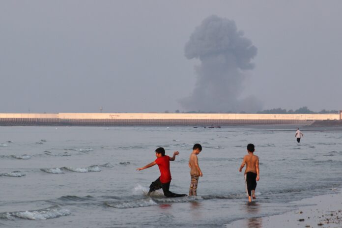 us-hits-more-bridges-in-iran-in-an-expansion-of-its-airstrike-campaign